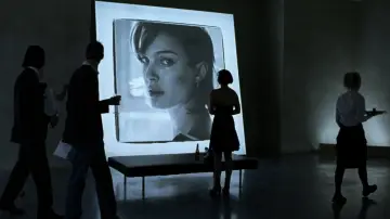 Backdrop to the movie "Closer" #675439