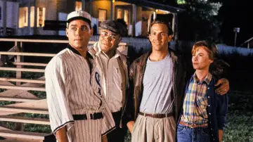 Backdrop to the movie "Field of Dreams" #719588