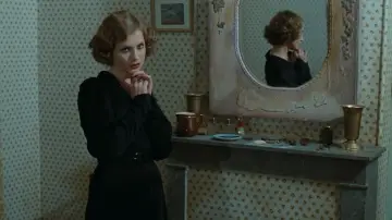 Backdrop to the movie "Violette Nozière" #1127046