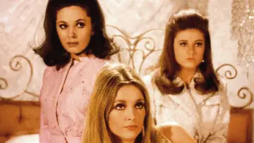 Backdrop to the movie "Valley of the Dolls" #1275947