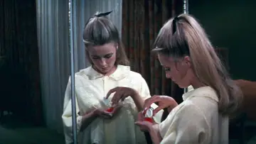 Backdrop to the movie "Valley of the Dolls" #1275971