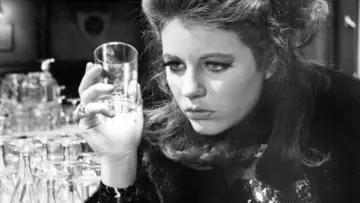 Backdrop to the movie "Valley of the Dolls" #1275974