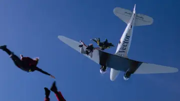 Backdrop to the movie "Drop Zone" #898451