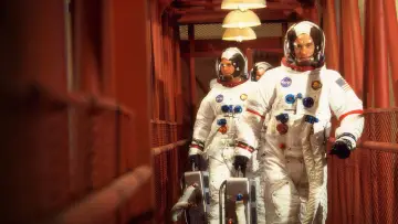 Backdrop to the movie "Apollo 13" #1215975