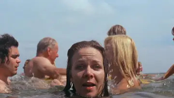 Backdrop to the movie "Jaws" #520978