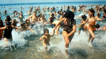 Backdrop to the movie "Jaws" #521069