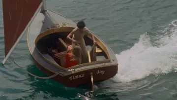 Backdrop to the movie "Jaws 2" #1199692