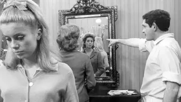 Backdrop to the movie "The Umbrellas of Cherbourg" #987863
