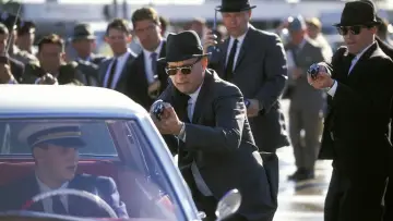 Backdrop to the movie "Catch Me If You Can" #574521
