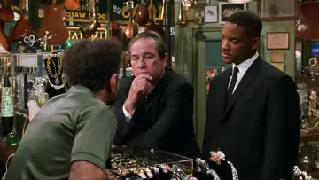 Backdrop to the movie "Men in Black II" #1796591