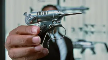 Backdrop to the movie "Men in Black II" #1796596