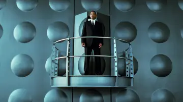 Backdrop to the movie "Men in Black II" #1796603