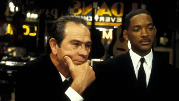 Backdrop to the movie "Men in Black II" #317885