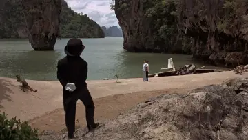 Backdrop to the movie "The Man with the Golden Gun" #646043