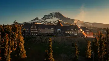 Backdrop to the movie "The Shining" #1723637