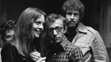 Backdrop to the movie "Annie Hall" #1731909