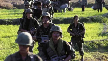 Backdrop to the movie "Platoon" #616033