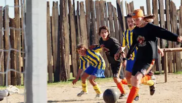 Backdrop to the movie "The Wild Soccer Bunch 2" #829523