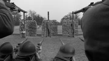 Backdrop to the movie "Paths of Glory" #1725414