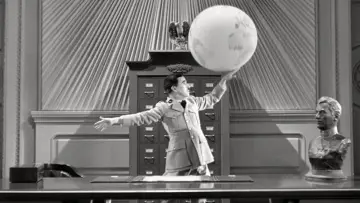 Backdrop to the movie "The Great Dictator" #718372