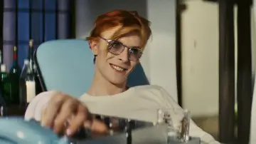 Backdrop to the movie "The Man Who Fell to Earth" #1746527