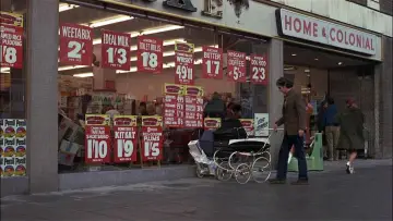 Backdrop to the movie "And Now for Something Completely Different" #1583947