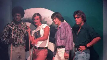 Backdrop to the movie "Dazed and Confused" #1799454