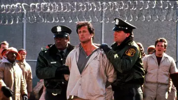 Backdrop to the movie "Lock Up" #1533268