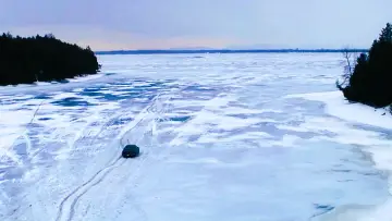 Backdrop to the movie "Frozen River" #1882678