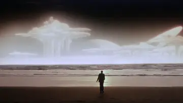 Backdrop to the movie "The Quiet Earth" #274001