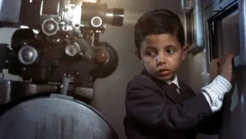 Backdrop to the movie "Cinema Paradiso" #670420