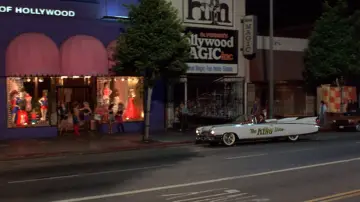 Backdrop to the movie "Into the Night" #1649769
