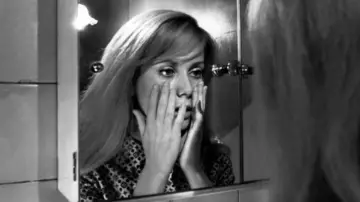 Backdrop to the movie "Repulsion" #703218