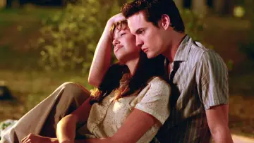 Backdrop to the movie "A Walk to Remember" #697613