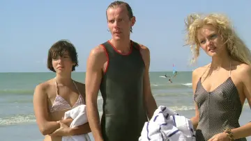Backdrop to the movie "Pauline at the Beach" #1082203
