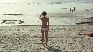 Backdrop to the movie "Pauline at the Beach" #1082211