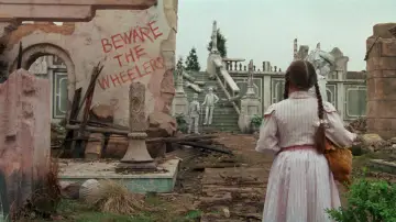 Backdrop to the movie "Return to Oz" #892772