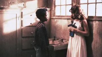 Backdrop to the movie "The People Under the Stairs" #1862260