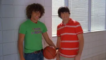 Backdrop to the movie "High School Musical 2" #871952