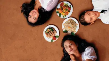 Backdrop to the movie "Eat Drink Man Woman" #870711