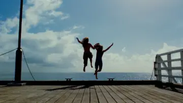 Backdrop to the movie "Aquamarine" #1580899