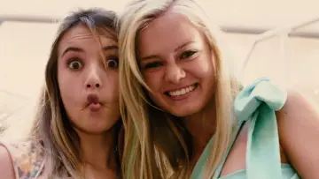 Backdrop to the movie "Aquamarine" #1580979