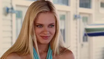 Backdrop to the movie "Aquamarine" #1581022
