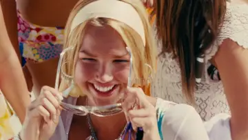 Backdrop to the movie "Aquamarine" #1581062