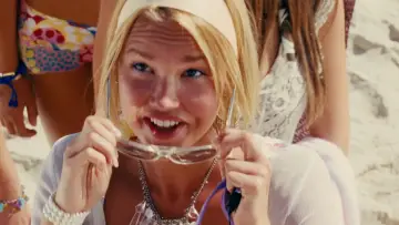 Backdrop to the movie "Aquamarine" #1581063