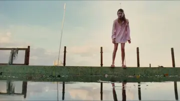 Backdrop to the movie "Aquamarine" #869293