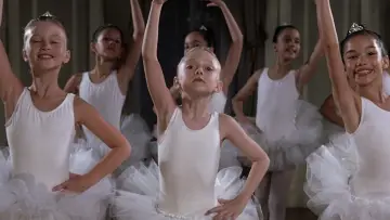 Backdrop to the movie "Uptown Girls" #1156415