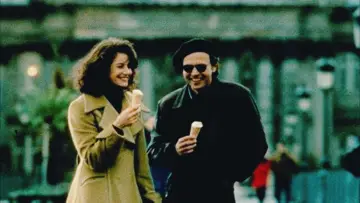 Backdrop to the movie "Forget Paris" #1078535