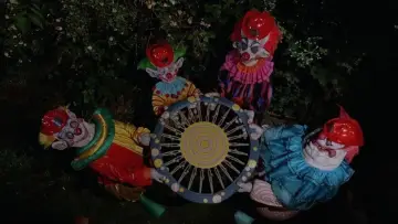 Backdrop to the movie "Killer Klowns from Outer Space" #878401