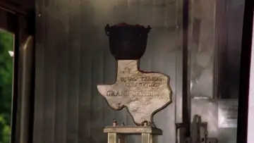 Backdrop to the movie "The Texas Chainsaw Massacre Part 2" #1645274